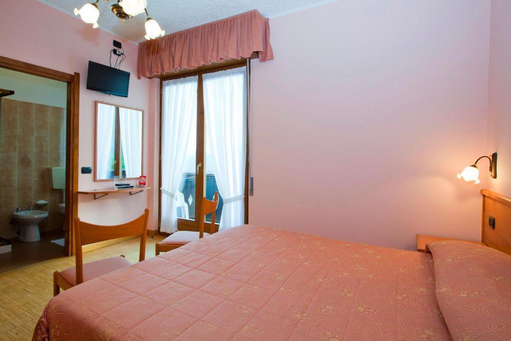 קסטיונה דלה פרסולאנה Hotel Migliorati מראה חיצוני תמונה
