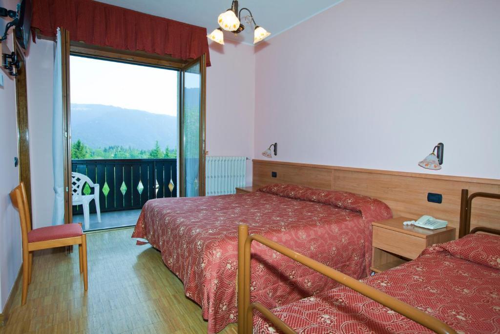 קסטיונה דלה פרסולאנה Hotel Migliorati חדר תמונה